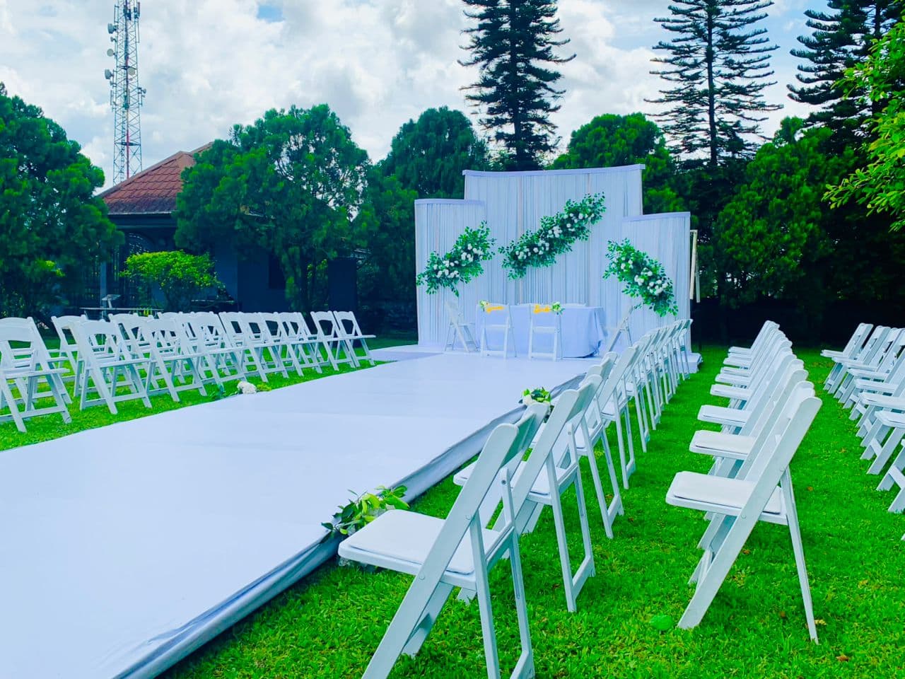 Luxury wedding reception designed by IGOS Events featuring elegant floral décor and premium event styling.